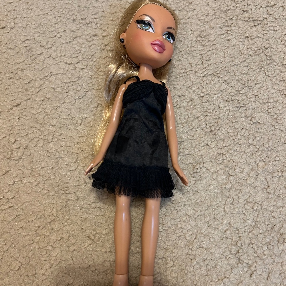 Bratz doll Cloe black dress